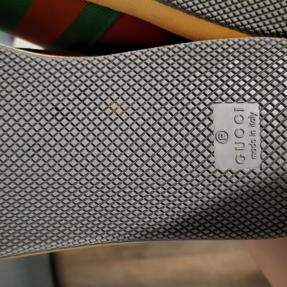 Gucci Men's Gray and Red Sneakers - Picture 14 of 15